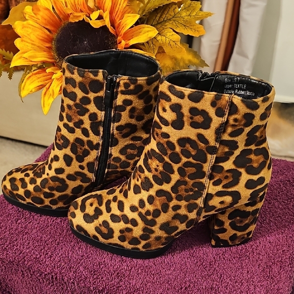 Olivia Miller Tan Leopard Ankle Booties - Picture 2 of 7